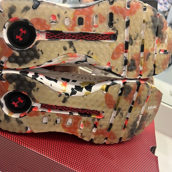 Under Armour Cream and Multicolor Running Shoes - Picture 5 of 5